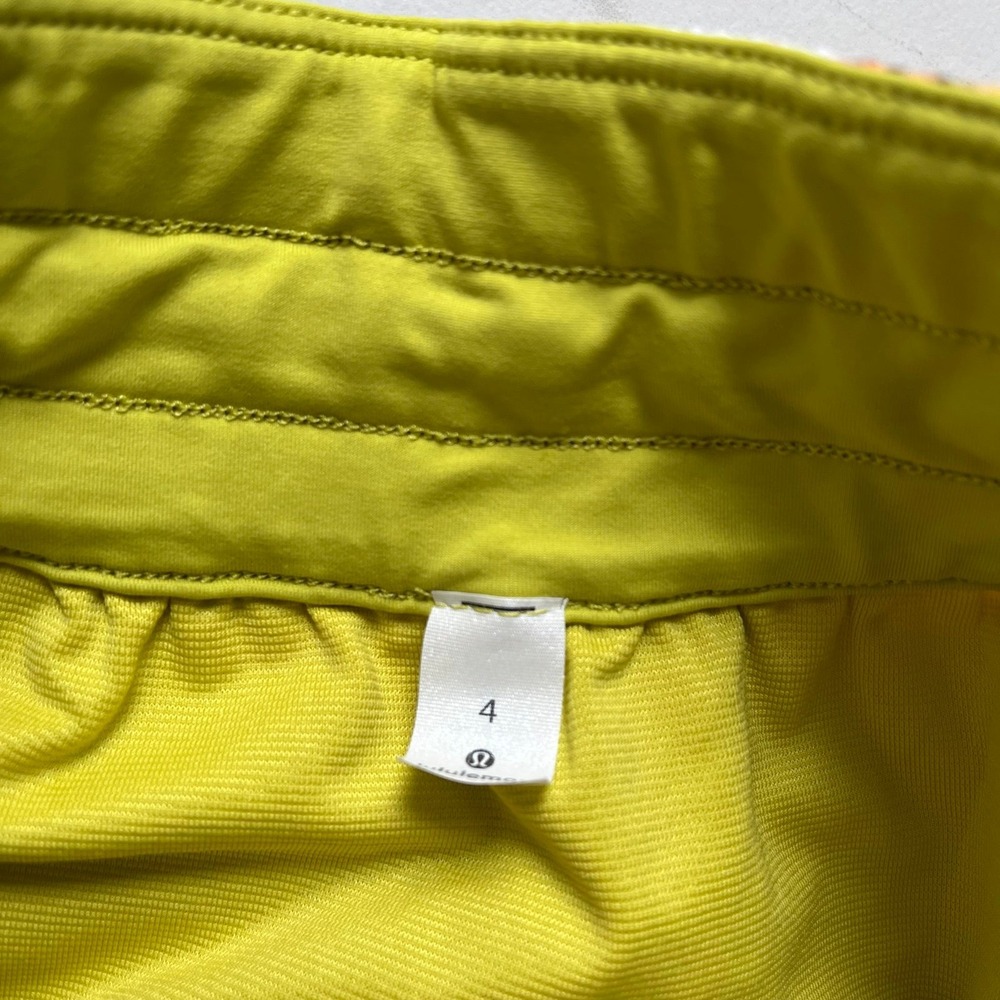 Lululemon Hotty Hot shorts Catalyst Multi Print sz 4 - Picture 3 of 6